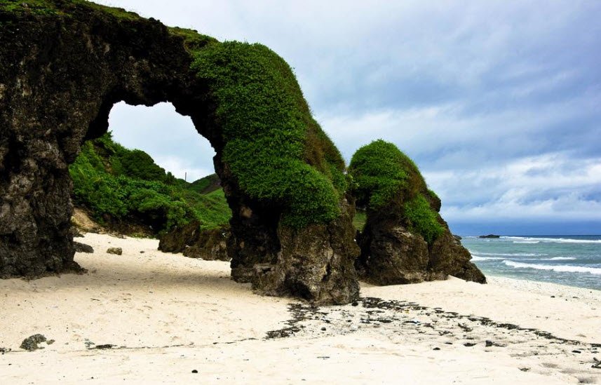 Nakabuang Cave, Philippines